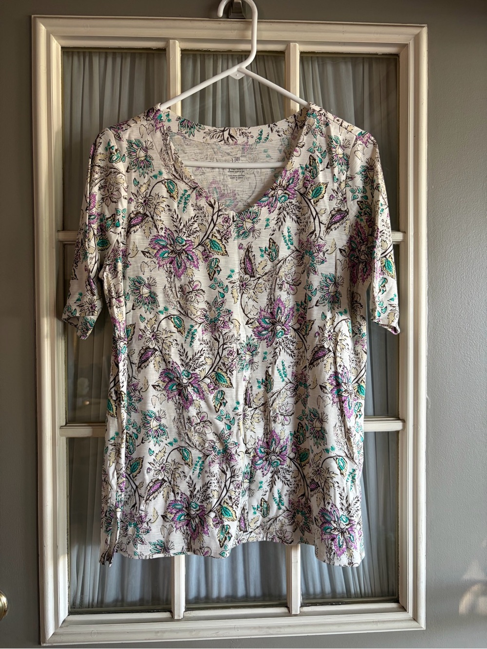 NWT J. Jill Floral V-Neck Women's Top in Cream with Purple & Teal Accents